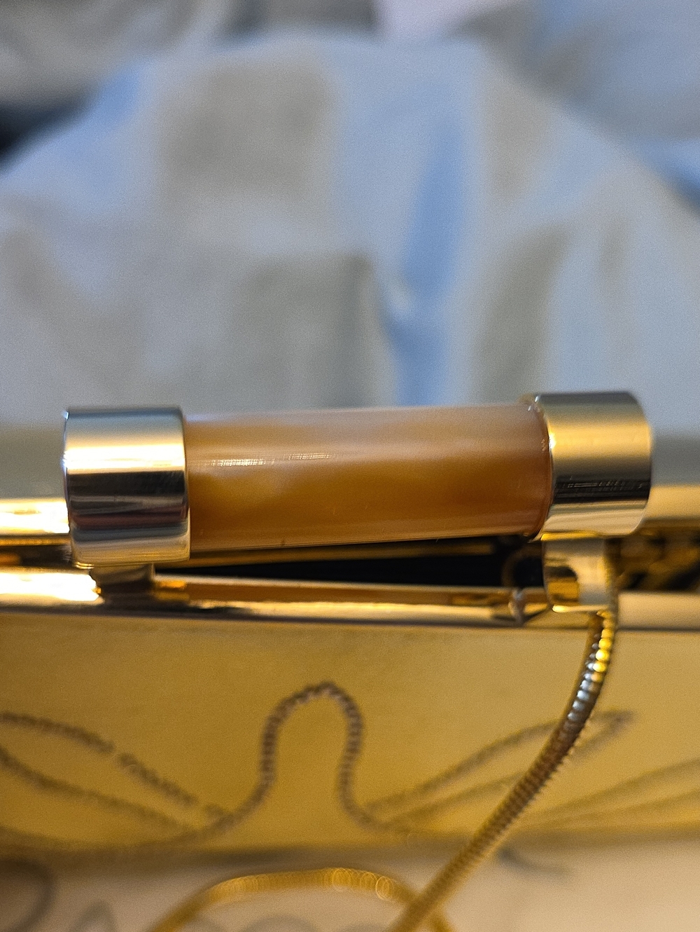 Sacco 1823 Gold Frame Clutch with Chain Like New - Picture 7 of 8